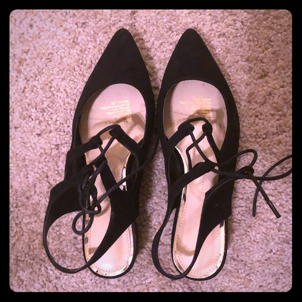 Black strappy pointed toe low heel sandals